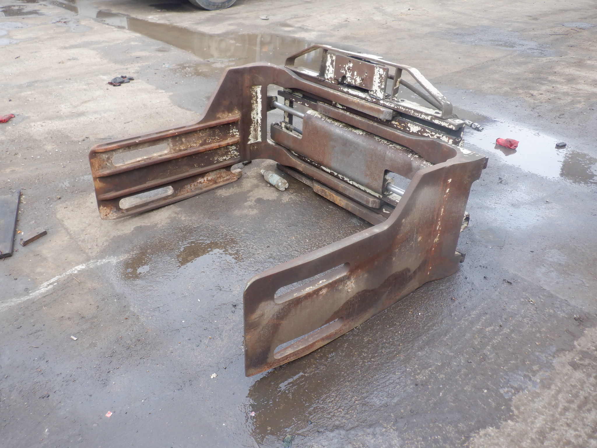 Bale clamp attachment James Waste Management